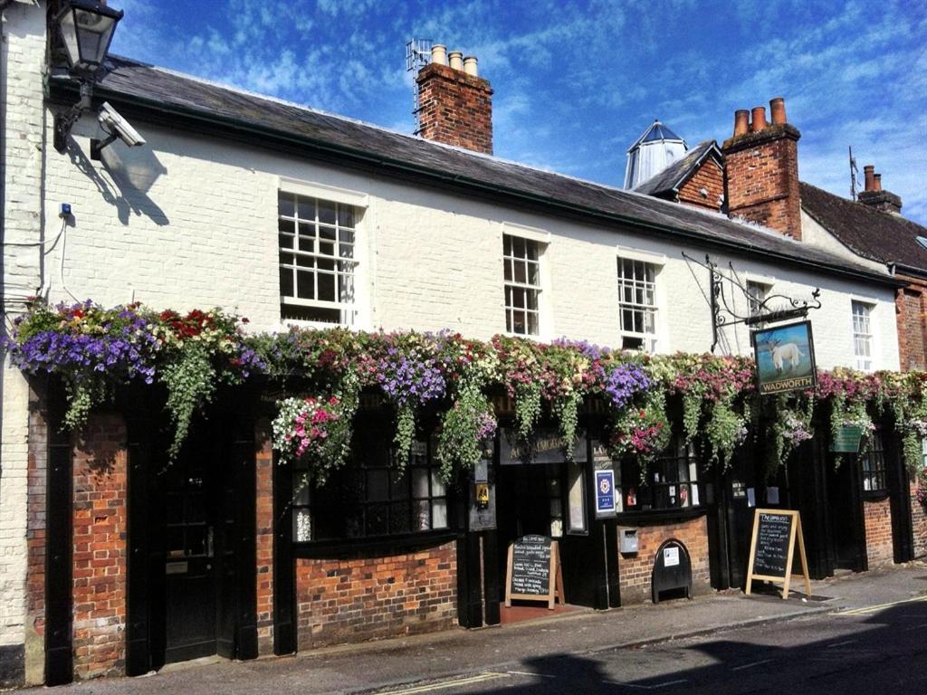 The Lamb Inn มาร์ลบะระ ภายนอก รูปภาพ